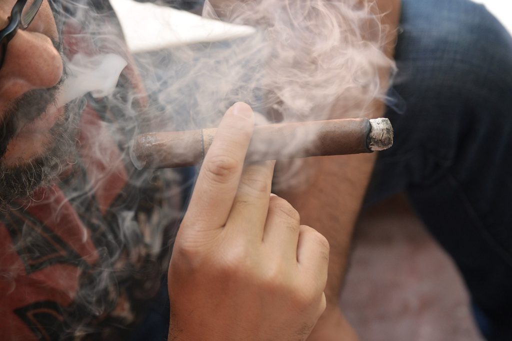 tobacco cigar smoking